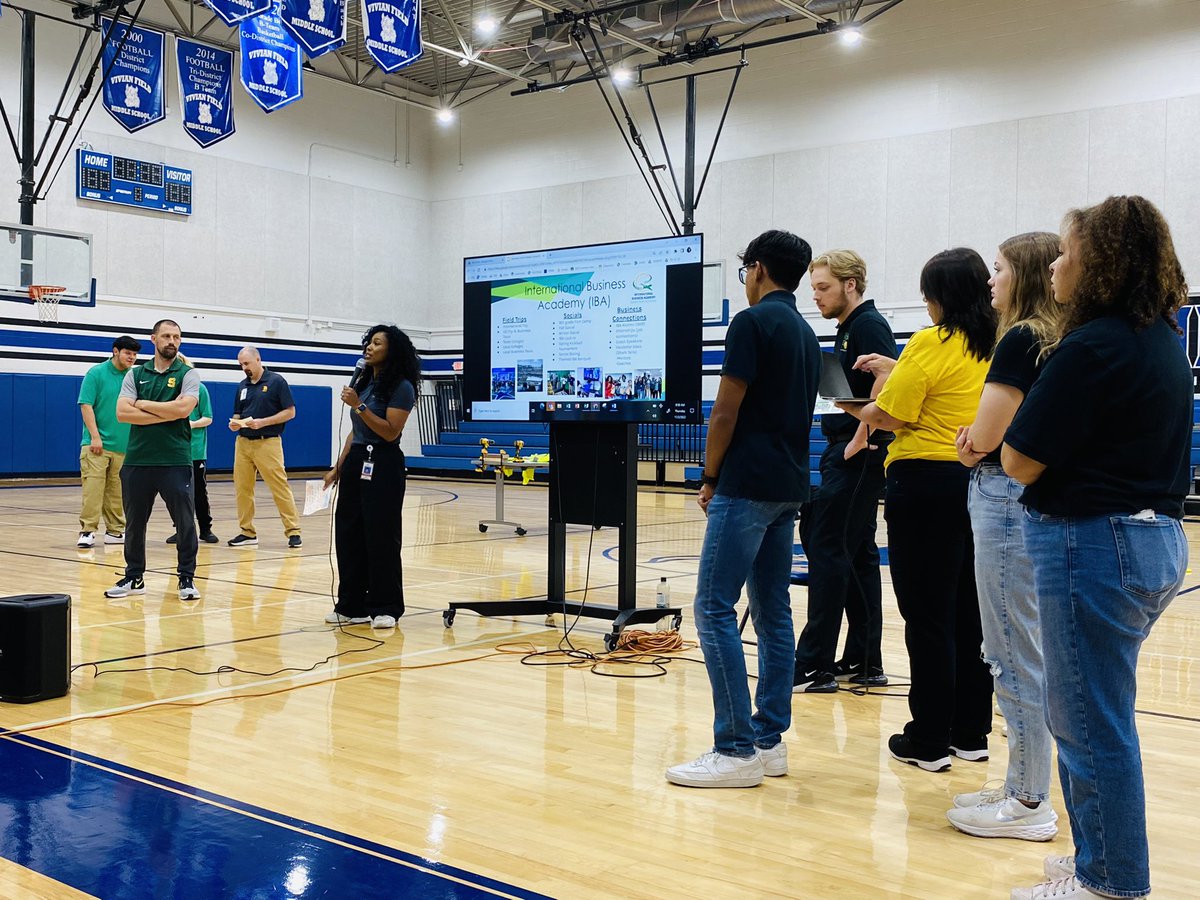 What a great morning with <a href="/NewmanSmithHS/">Newman Smith High School</a>! Thank you for opening our scholars’ eyes to future opportunities! <a href="/vivianfieldms/">Vivian Field Middle School</a> #fearlessfamily