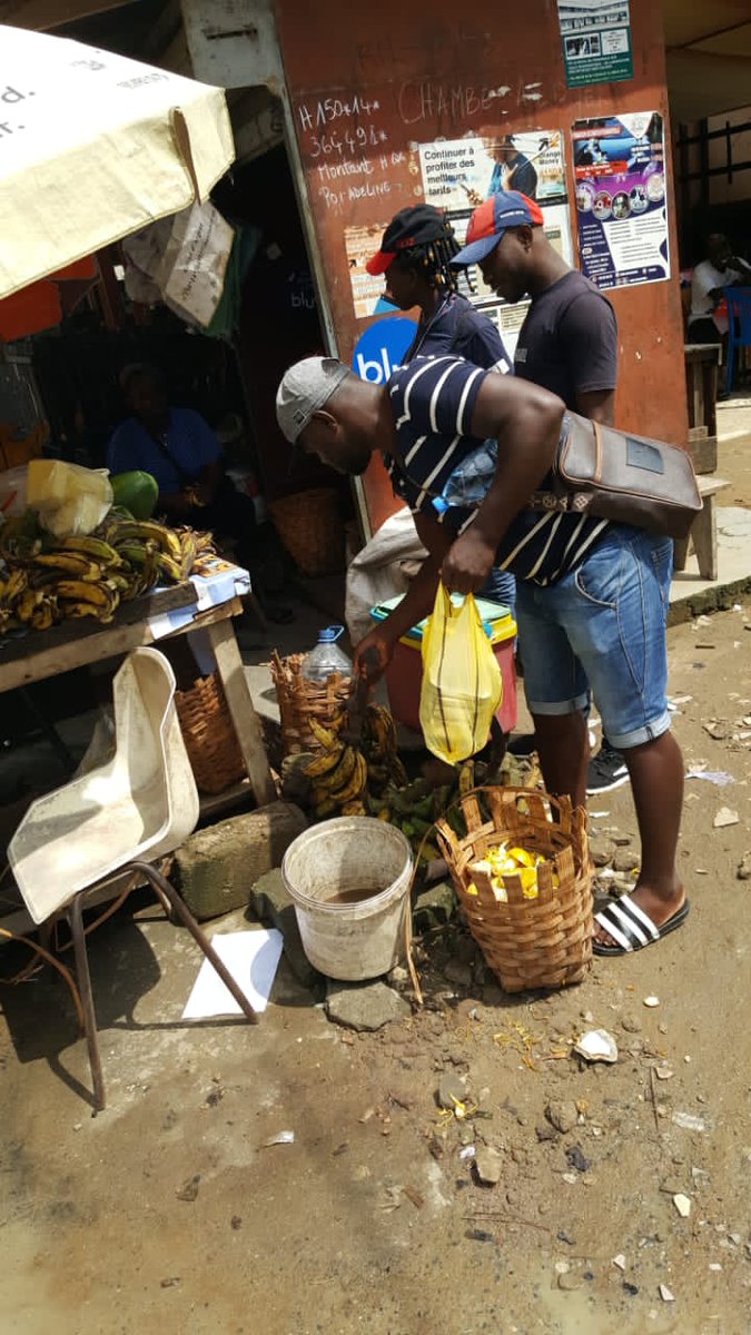 CRTV_web's tweet image. Depuis ce jeudi 3 novembre, 300 volontaires de l'association "Family Club" sensibilisent en faveur du 3e Tour de la campagne de vaccination contre la #Polio dans la ville de Douala.
#FreePolio237
#Unicef
#Pev