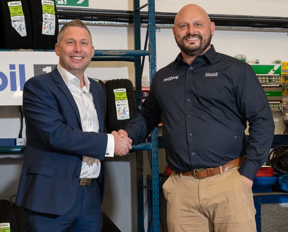 fleetservicing's tweet photo. Lubricants are a significant spend for #garages. That's why we announced a partnership to supply Mobil products to the AA Approved Garage network. This will see our garages gain savings to help them in the current situation. 

Read more in @FleetNews: https://t.co/G36ybT8Xhb https://t.co/aOK4jFTwVz
