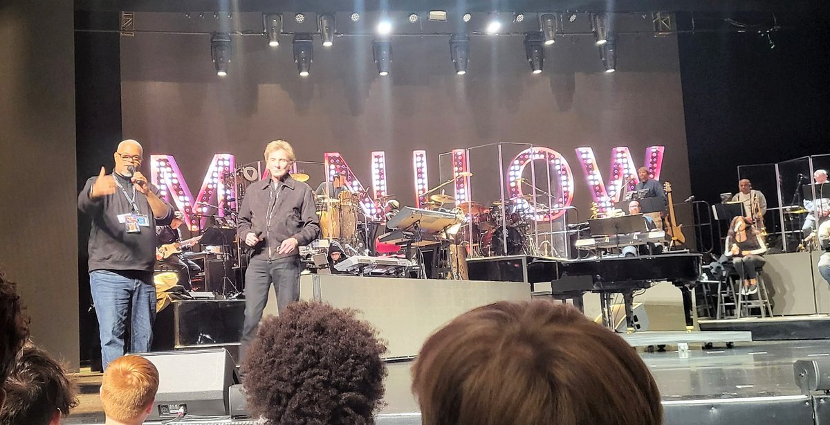 LVAhappenings's tweet photo. LVA Jazz students were invited to participate in the Barry Manilow Music Project. They sat in on a sound check, had a Q&amp;A with Mr. Manilow and his band and magician Jen Kramer, and were treated to dinner and a show. Mr. Manilow presented a check for $5,000 for a new instrument! https://t.co/f6KAIl9cF6