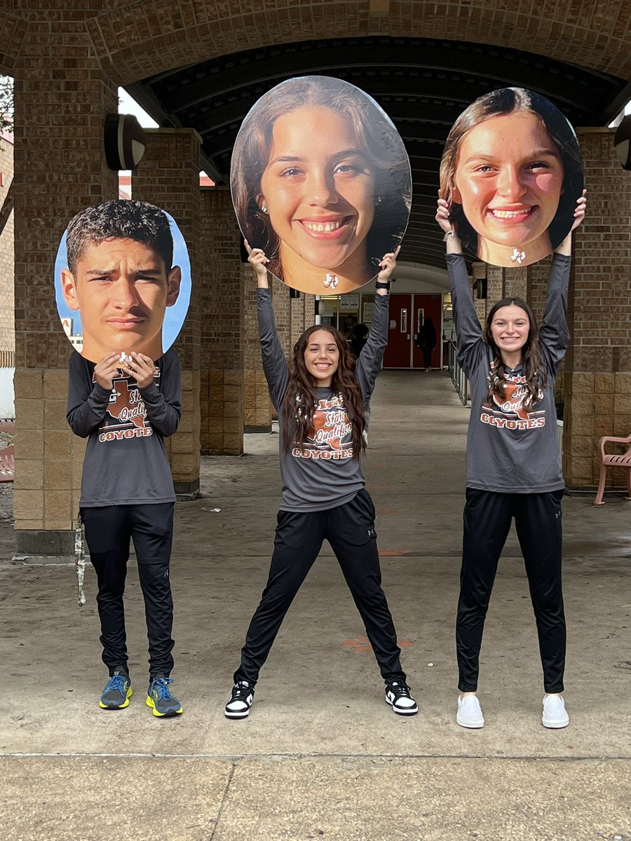 marissacosta10's tweet photo. State Bound! Let’s go Alice XC 🙌🏽@AliceAthletics1 @imwxc2005 @Victoria_D06 
Thank you to our AHS admins who put together the Red Carpet State Qualifiers Celebration. We appreciate the AHS Cheer team, Strutters, Drum-line, student body, teachers/staff who were present 🧡 https://t.co/hm4uBblYIU