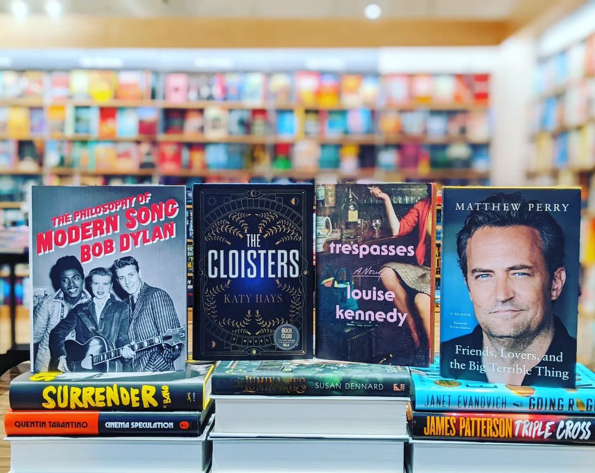 Have you been in to check out this week’s new releases yet? Well, what are you waiting for?
📷 @bnvillagedistrict

#newreleasetuesday #thursdayvibes #bobdylan #katyhays #louisekennedy #matthewperry #bono #quentintarantino #susandennard #janetevanovich #jamespatterson #142bn