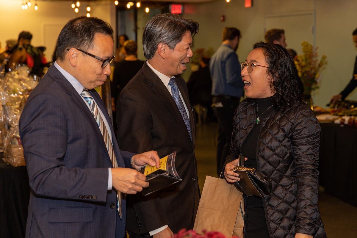 _CDVS_'s tweet photo. Here are some pictures from our fundraiser last week! We had such a great time!
📸 @tatedigital
#cdvs #fundraiser #healing #community #auction #eus2022 #cocktails https://t.co/i0TCmM6VMm