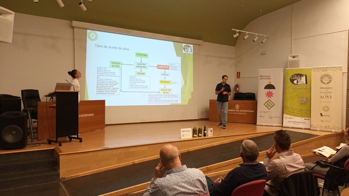 mestresdelsabor's tweet photo. 📍 Ahir vam compartir una vesprada estupenda amb #MestresdelSabor de @agricola_v. El president #RafaelMontava va presentar el III #AOVEForum i @vicentinsa de @CoopsAgroCV va explicar l'objectiu de @mestresdelsabor de posar en #valor els productes de #qualitat d'origen #cooperatiu https://t.co/8SeAc9wBLR