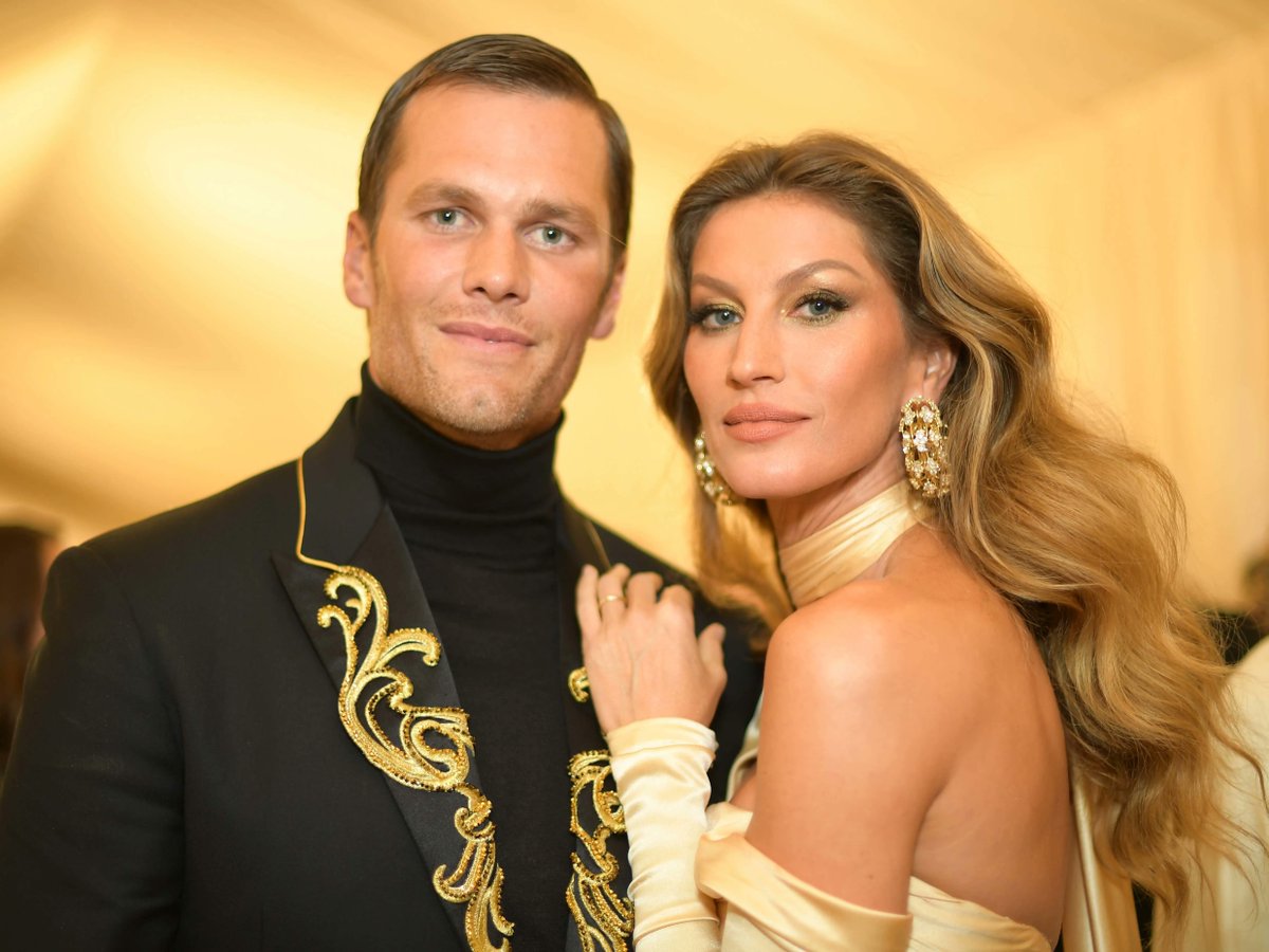 barstoolsports's tweet photo. Report: Tom Brady and Gisele Have 'an Ironclad Prenup," so There's No Need to Worry About How They'll Split Their $733 Million Nest Egg https://t.co/aJukG5eDFV https://t.co/KNa556iD5s
