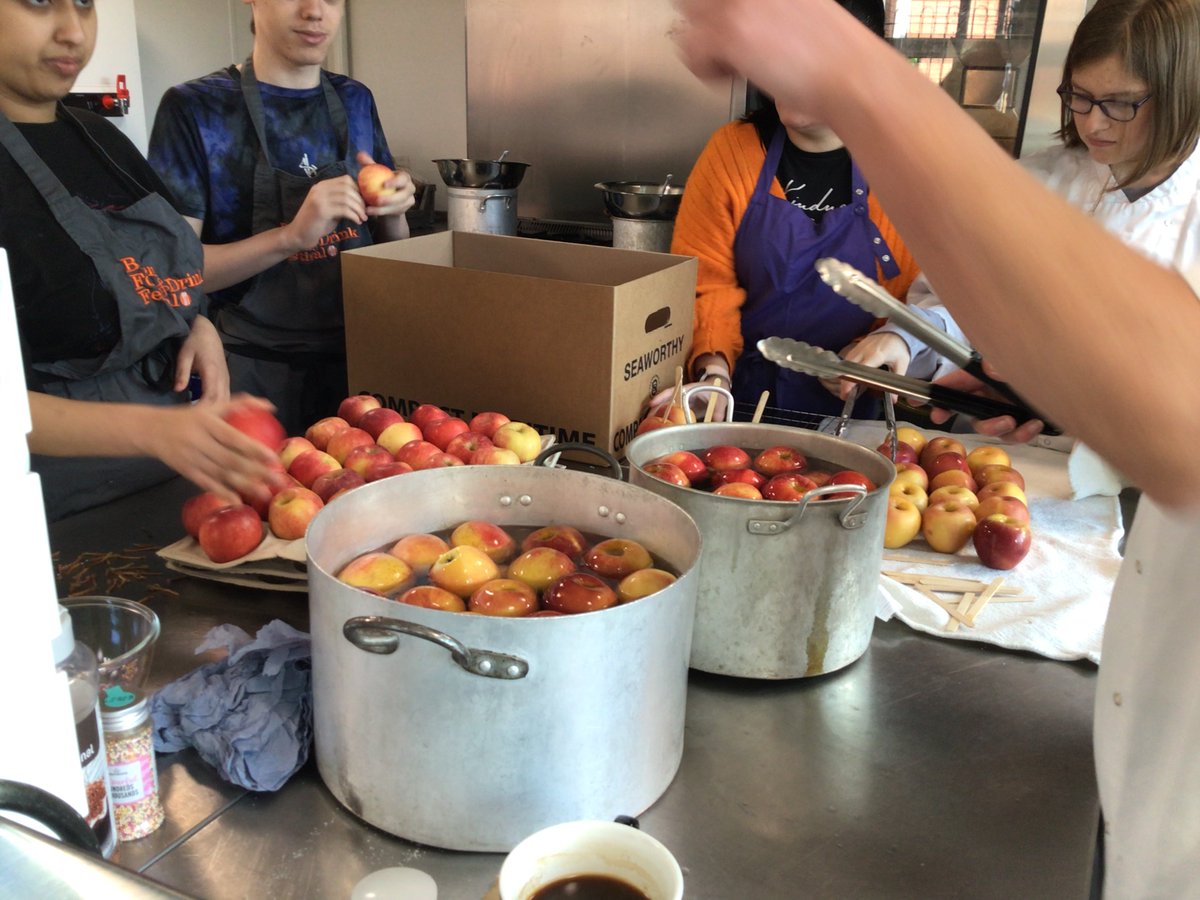 Rumworth's tweet photo. Great first day back and the first of two fantastic Autumnal themed days after the half term break. A range of activities including poetry, artwork, mindfulness colouring, find the pumpkin, time around the camp fire and toffee apples!
#wearerumworthschool
#todayatrumworth
#autumn https://t.co/ERejdg0OMG