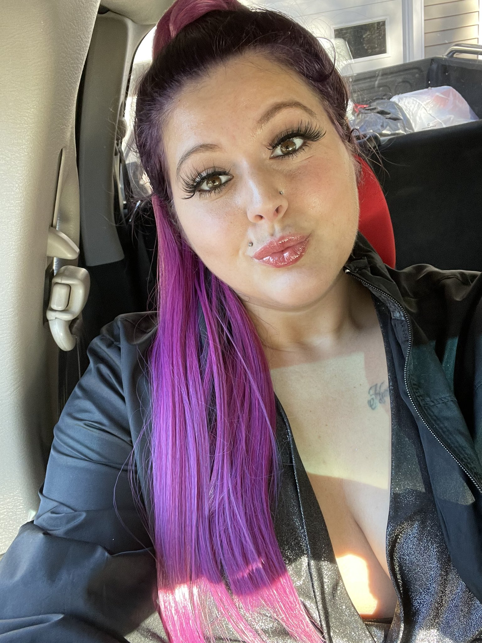 Follow me https://t.co/ZfJcUS7GUF https://t.co/5xnhQWMFdk