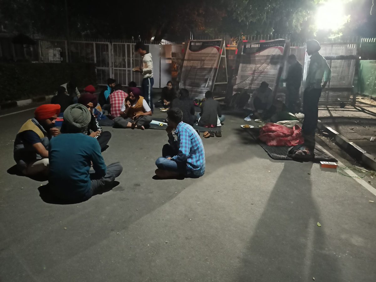 AngadjitSingh3's tweet photo. Visually impaired students are on protest from last 3 days. Rather than talking, PU (@OfficialPU) authorities &amp; police are forcing them to vacate the place as tomorrow VP @jdhankhar1 is coming.

@Nainamishr94 @nagarkoti #chandigarh @Dar_Ovais18 @thetribunechd @iepunjab @Deepu483 https://t.co/hFPlqMZo1i