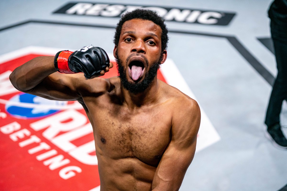 EFCworldwide's tweet photo. ‘THE HUNTER’ has arrived in EFC.
Debuts don’t get much better than that as David Mambo picks up with win with a HUGE slam!
#EFC99 https://t.co/HCwLfL1bpW