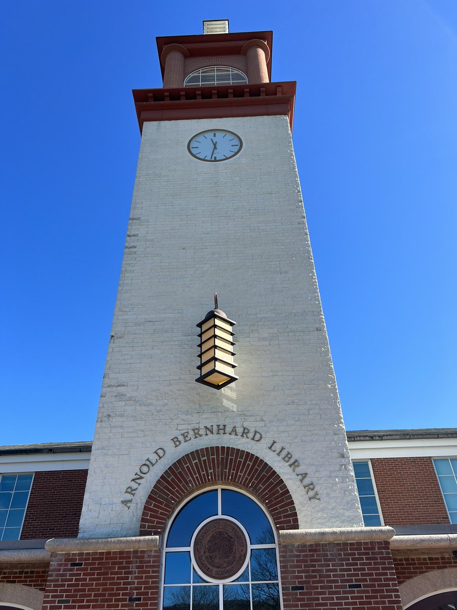 NewtonNHSCandCC's tweet photo. Beautiful fall day to tour @QuinnipiacU! Thank you for hosting a fabulous counselor event! Great to see new brand new health center &amp; hear about new business school campus plans! Go Bobcats! #ambitionunleashed https://t.co/JmPq6nsEBc
