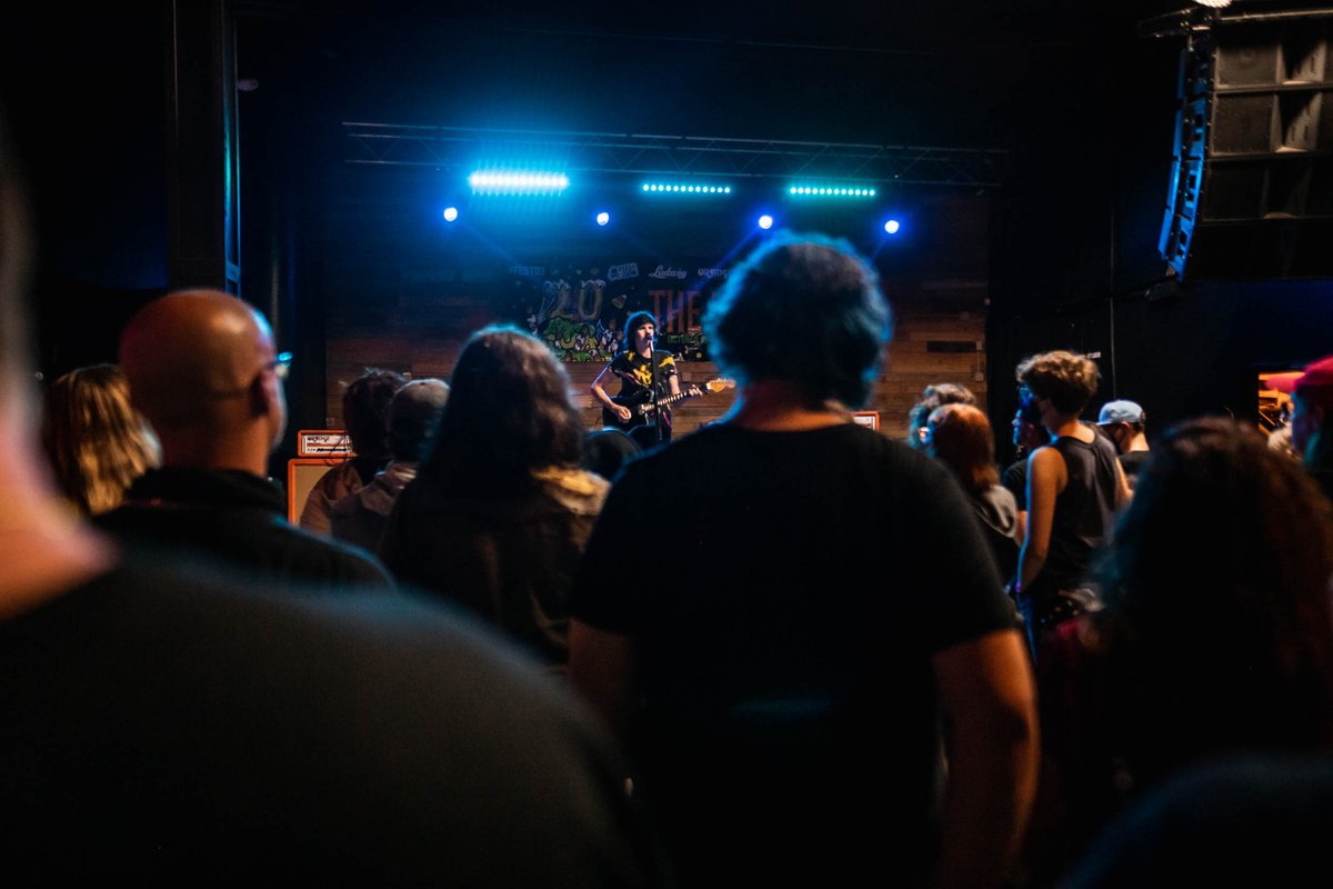 troubledareyou's tweet photo. Solo set from @LaurenDenitzio at @thefestfl #fest20 https://t.co/JlS31roH47