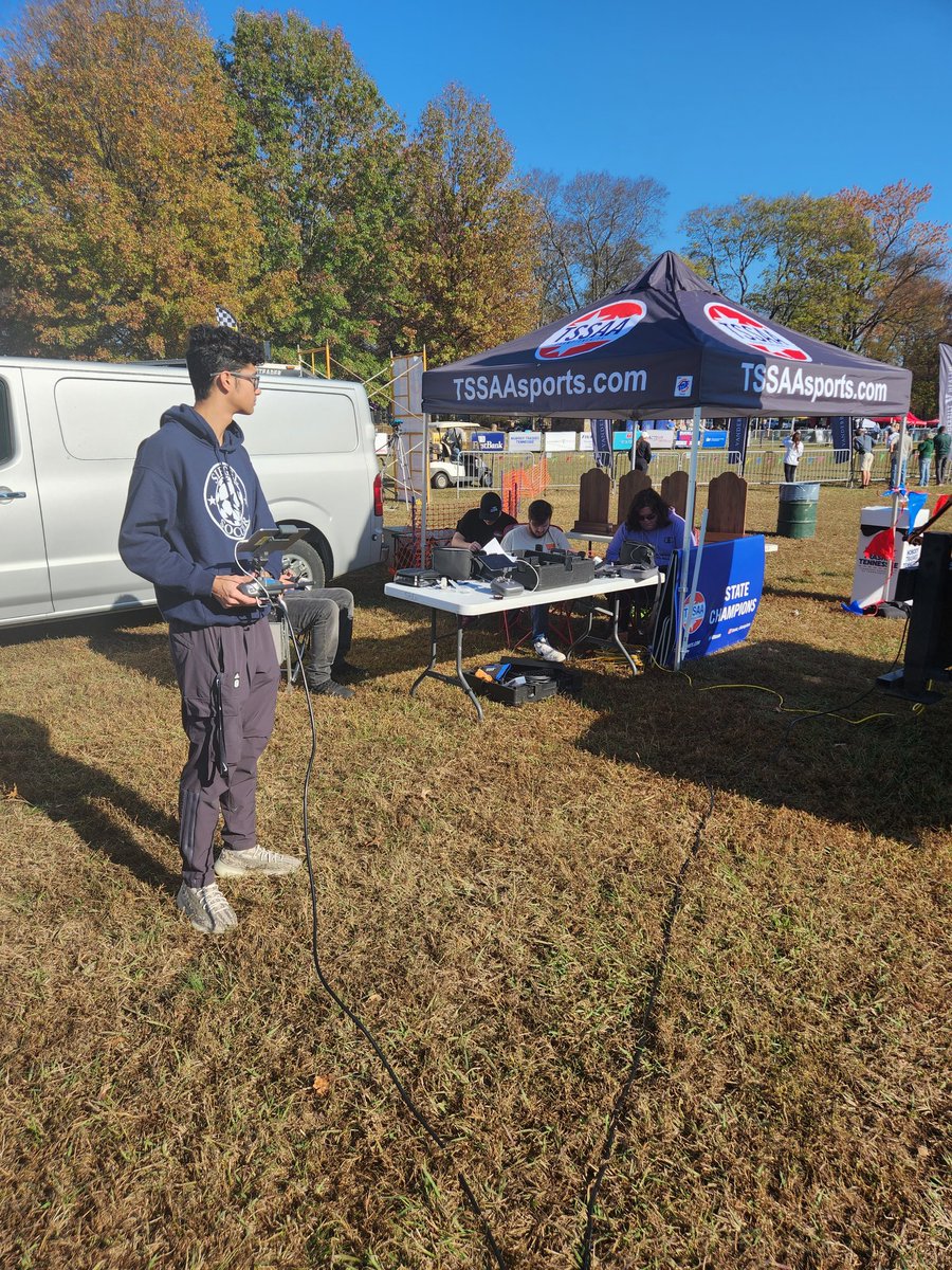 AviationSiegel's tweet photo. TSSAA State Cross Country Championships
Siegel UAS/Drone class getting to work this morning....
Sanders Ferry Park, Hendersonville 
@SiegelHighCTE
@RuCoCTE
@Siegel_Nation https://t.co/01Yg3hK8DR