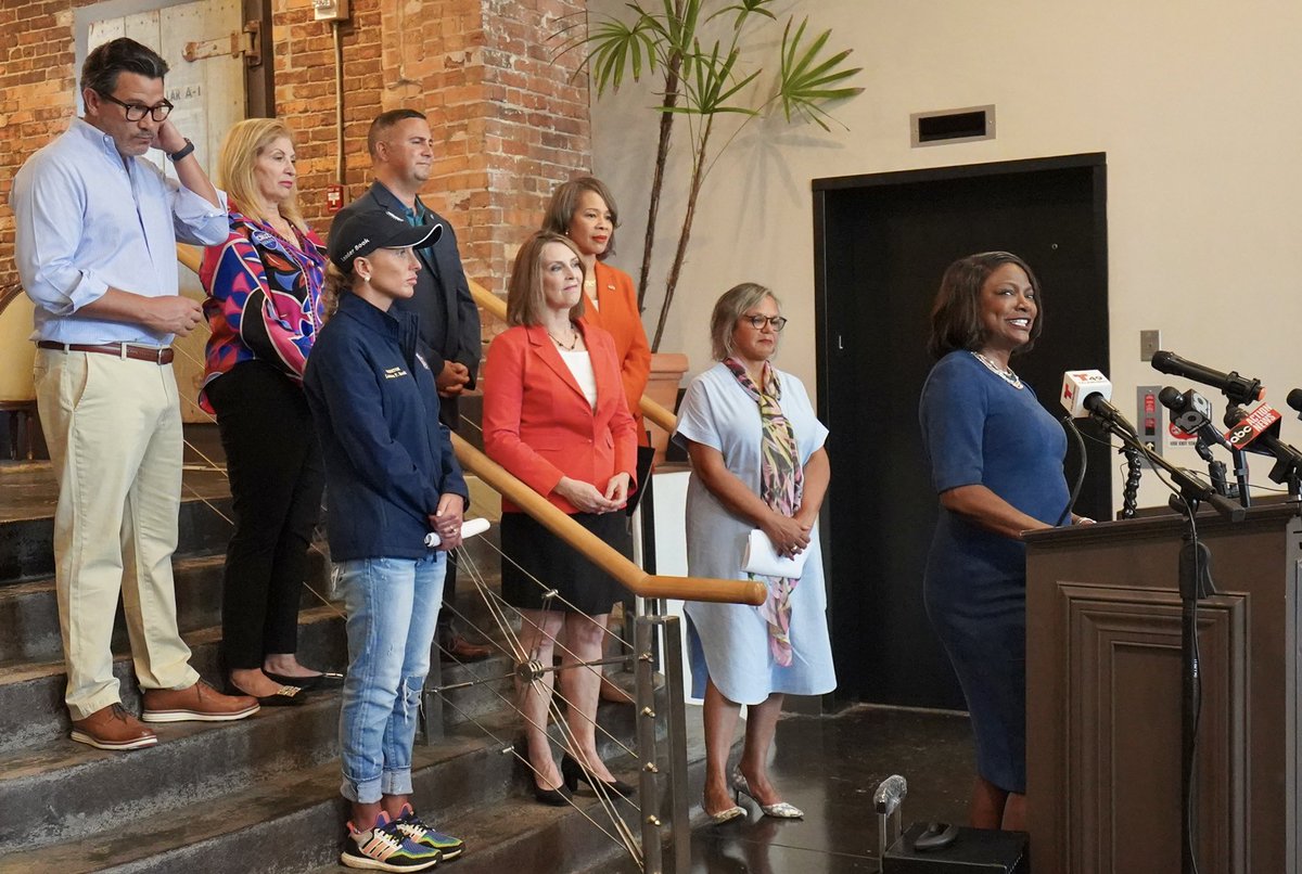 Val Demings tweet media