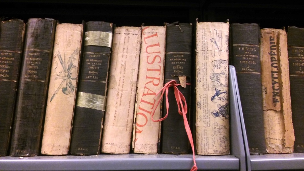 jpsa's tweet photo. Plz retweet: Susan Jones just showed me these wonderful depression-era (1920s) Parisian broadsides and newsletters in the bindings of these theses. Someone NEEDS this evidence! Email her if it's you: https://t.co/ias9Ix1k0F @UNCLibrary https://t.co/TkzRtBNenM