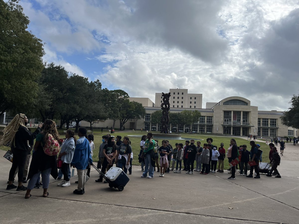 CounselorGator's tweet photo. 5th grade @Youens_Gators exploring University of Houston main campus and having lots of fun! @AllStarWalker_4 @Ms_T_Jackson_ #collegeoptions #collegeandcareerreadiness https://t.co/azuOyvK29u