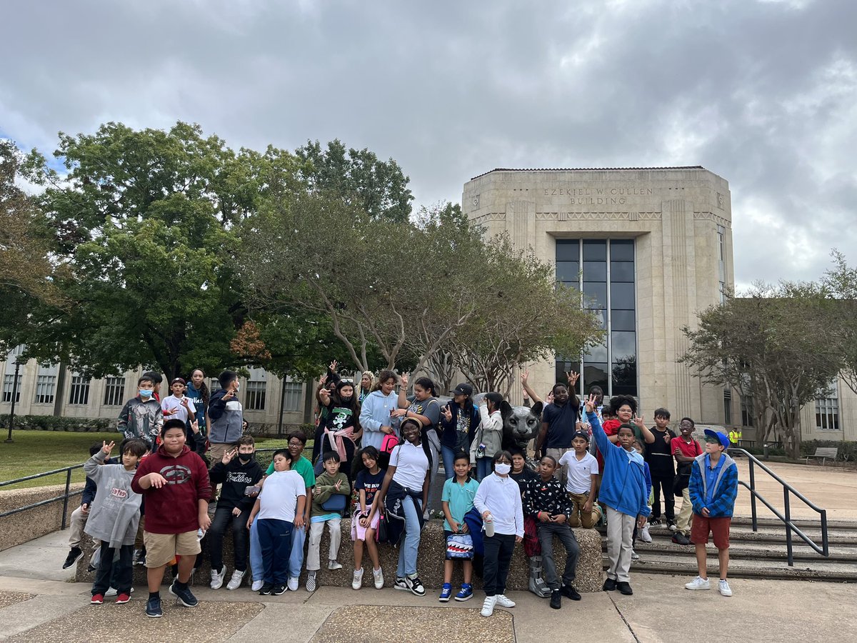 CounselorGator's tweet photo. 5th grade @Youens_Gators exploring University of Houston main campus and having lots of fun! @AllStarWalker_4 @Ms_T_Jackson_ #collegeoptions #collegeandcareerreadiness https://t.co/azuOyvK29u