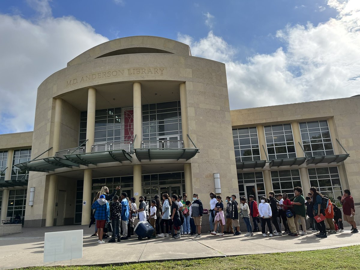 CounselorGator's tweet photo. 5th grade @Youens_Gators exploring University of Houston main campus and having lots of fun! @AllStarWalker_4 @Ms_T_Jackson_ #collegeoptions #collegeandcareerreadiness https://t.co/azuOyvK29u