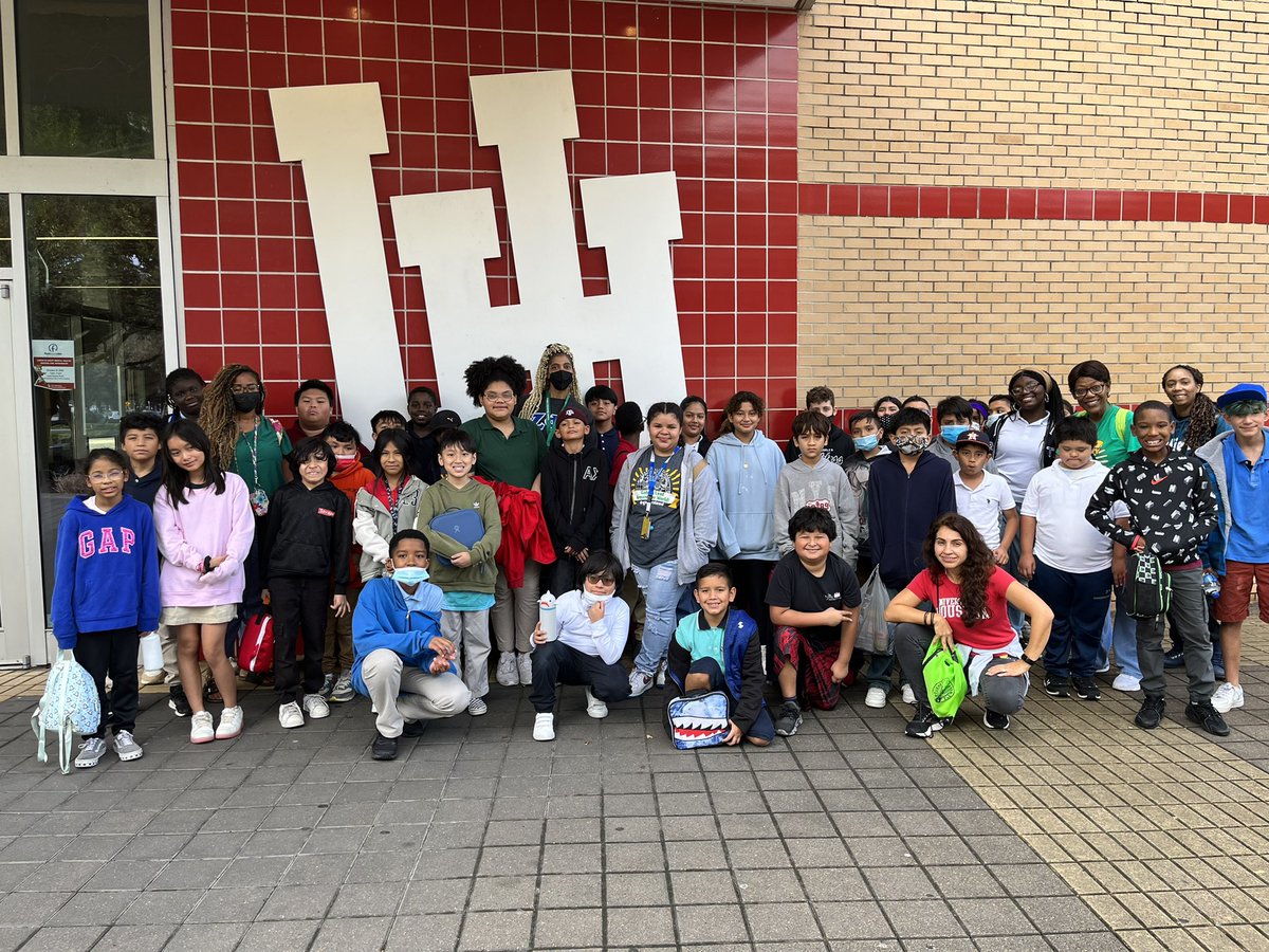 CounselorGator's tweet photo. 5th grade @Youens_Gators exploring University of Houston main campus and having lots of fun! @AllStarWalker_4 @Ms_T_Jackson_ #collegeoptions #collegeandcareerreadiness https://t.co/azuOyvK29u
