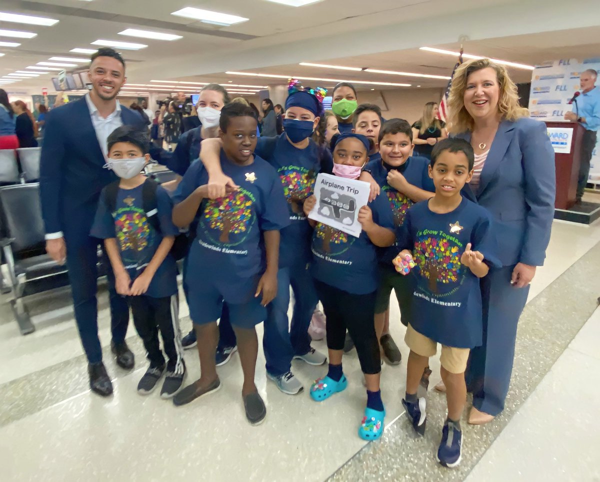 browardschools's tweet photo. #AutismInFlight has taken off! We’re thankful to our partners for making this unique opportunity a reality for @browardschools students with autism and their families. To learn more, visit https://t.co/5ZlCtE4jsN.

@JetBlue @FLLFlyer @BrowardCounty @delawarenorth https://t.co/br4BPFNlmV