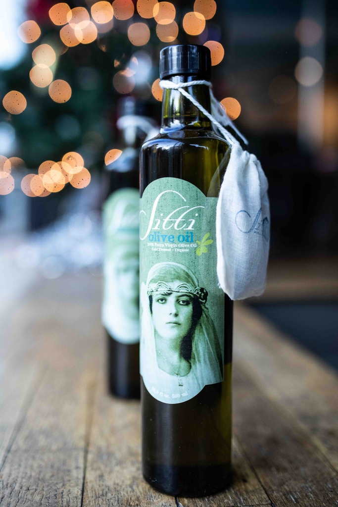 Your favorite aromas and flavors of Sitti neatly packaged and ready to be blended into your unique recipes. 

Pick up a bottle of olive oil and jar of za'atar the next time you're downtown {and purchase a few extras to give as holiday gifts!}