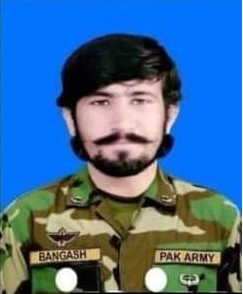 Pakistan__Force's tweet photo. گزشتہ روز بلوچستان میں باغیوں کے ساتھ جھڑپ میں 04 ایس ایس جی کمانڈوز شہید، محمد قیصر عباسی، بنگش اور عنایت، پاک فوج کے سپاہی عطا اللہ بابر بھی شہید ہوئے تھے۔
 #Balochistan #PakistanArmy #SSG_CommandoShaheed https://t.co/0TB6oljE4Z