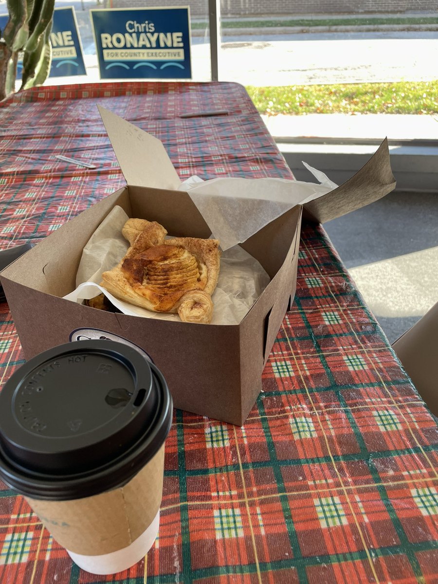 chrisronayne's tweet photo. Shout out to all the local coffee shops in this big county that have kept #TeamRonayne fueled in the 500 days of our campaign. Nice to arrive back at Campaign HQ toโ๏ธ from Propaganda in Lakewood & match that with tasty treats from @GypsyBeans So many great small businesses here. https://t.co/jrg29De5ju