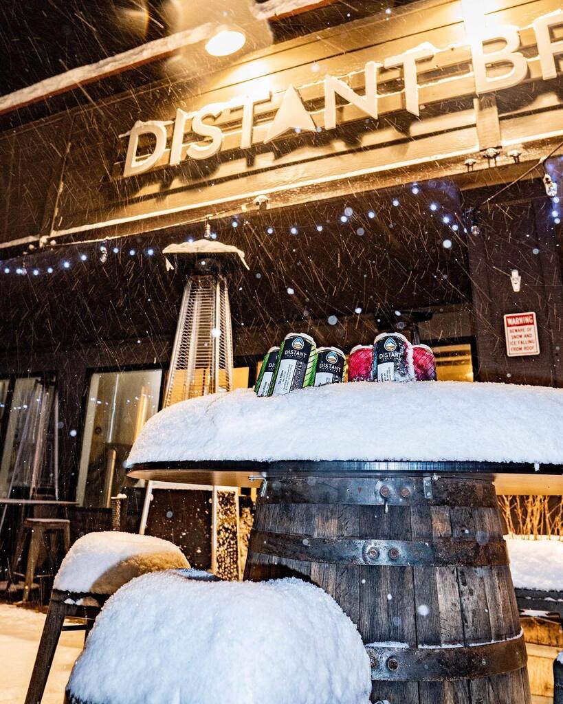 DistantBrewing's tweet photo. And just like that, winter is here in Mammoth! We hope to see everyone this weekend for @mammothmountain early opening, it’ll be a fun one!!

And don’t forget, tonight we’ve got live music from Eddy Evans from 6-9pm, stop on by for some music and beers!🍻

#distantbrewing https://t.co/cHUUWDmHYL