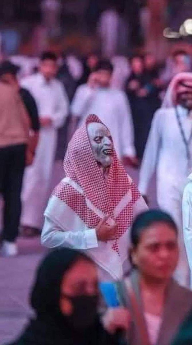 عرفت منين مستوحي الشخصية

وجوههم الحقيقيه 
#ال_سعود_بين_التكفير_والانحلال