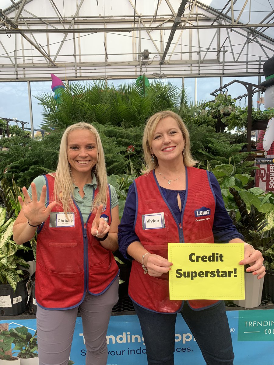 ChristleWalker's tweet photo. Vivian is a CREDIT SUPERSTAR! She’s a brand part time new cashier, been with us 2 weeks and has generated 6 new consumer credit apps this week! We are glad to have her on our team 🤗 #lowescredit #Region5 #okc https://t.co/4pcen6YwMQ
