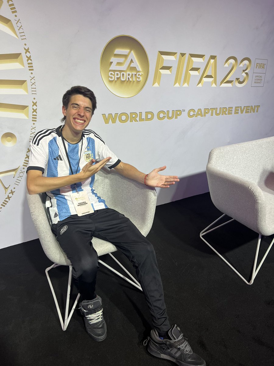 totobordieri's tweet photo. Cumpliendo sueños.
Los que me conocen saben lo que luché por esto.

Estoy en Londres junto con @EASPORTSFutbol para subir en exclusiva contenido de FIFA23 World Cup.  🎮⚽️

Gracias a todos ustedes que me bancan ❤️ https://t.co/qNzoQCbz4x
