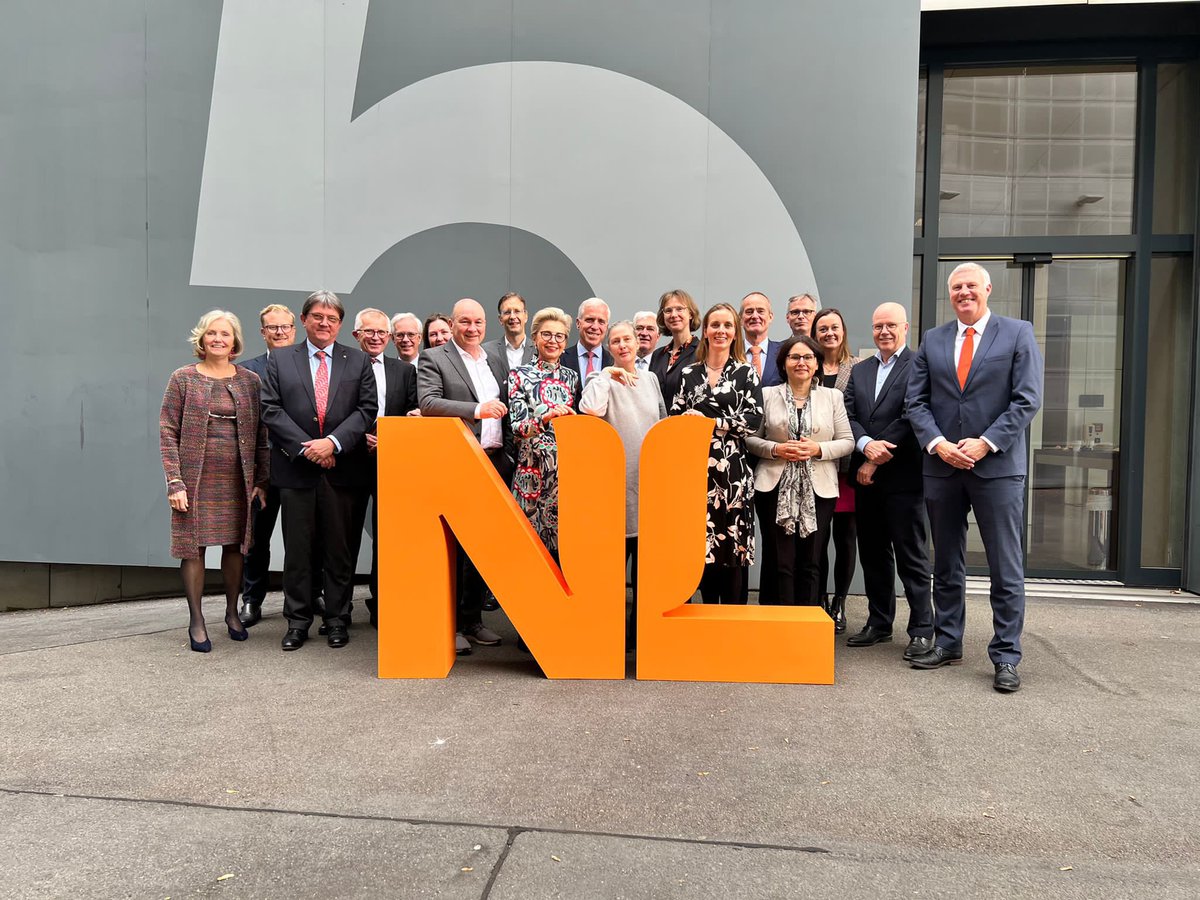 NLinDeutschland's tweet image. Die #Honorarkonsul*innen sind unsere Vertreter in der Region. Und damit eine wichtige Säule im niederländischen Netzwerk in Deutschland.