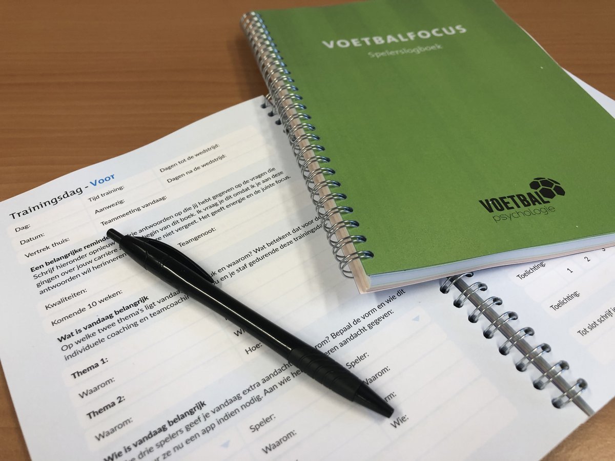 Een meer dan handig boekje voor spelers en trainers: VoetbalFocus. Wat het kost? € 14,-. Waar je het kan bestellen en wat het inhoudt 
-> voetbalpsychologie.nl/voetbalfocus/