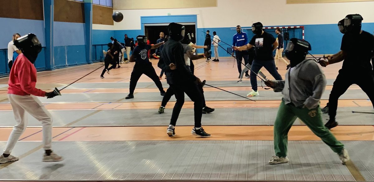 nicolas_nordman's tweet photo. #Prevention | Afin de prévenir les rixes et dépasser les rivalités entre jeunes, l’association US breton propose des défis sportifs pour favoriser les rencontres. Merci aux partenaires présents pour cette action qui réunit des jeunes des 14e et 15e arrdts. https://t.co/d3NA8vHZBg