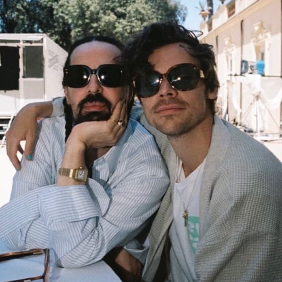 hessaafters's tweet photo. HARRY AND ALESSANDRO BEHIND THE SCENES FOR GUCCI HA HA HA! https://t.co/zpIHVgfjx3