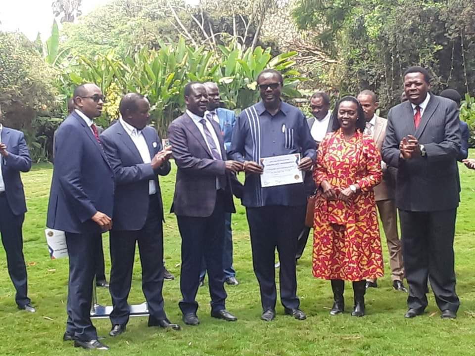 PeterKAmunga's tweet photo. Thank you baba Raila Odinga for endorsing Wafula Wamunyinyi as the Azimio candidate in the Bungoma senate seat on @DAP_Kenya. I want to assure Kenyans that with @EugeneLWamalwa as our leader we will deliver Bungoma. #MwamukoMpya @RailaOdinga @wamunyinyi @Natembeya_G https://t.co/sfPpO8Ie9F