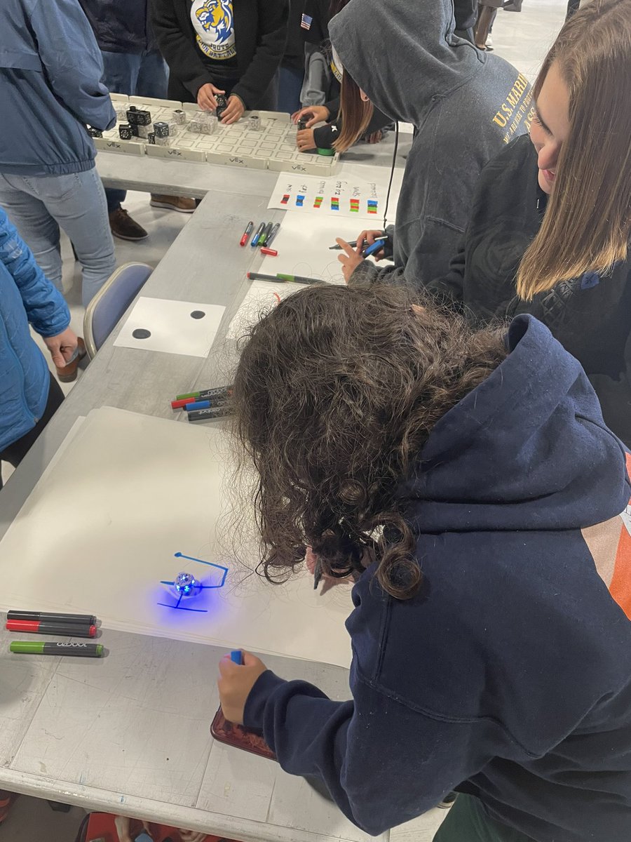 jaci_mc's tweet photo. So fun being with 1300 Clark Co students and @drisciencealive at @NellisAFB for the STEM Festival. Students were coding with Ozobot, VEX Go, and Cubelets. @RosenCraig #csfornv https://t.co/wdQAuenrYA