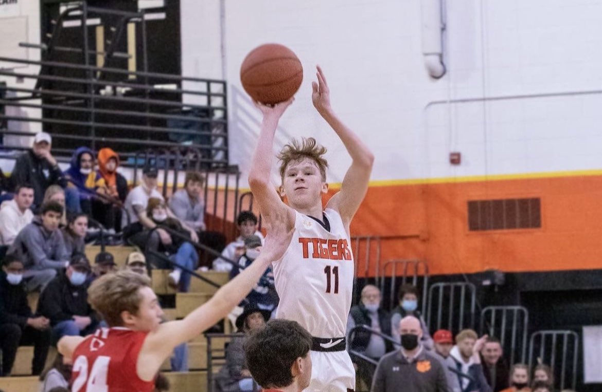 OllyReedSports's tweet photo. Tanner Miller
6 foot Senior G for Elkins High School
The teams best shooter. Can shoot from anywhere on the court, has good court vision and plays solid defense. Underrated player that colleges coaches should look at. D2 prospect. @Tanner_miller_ @wvprepbb #304Made 🏀 https://t.co/Ng5Hz9Xxsz