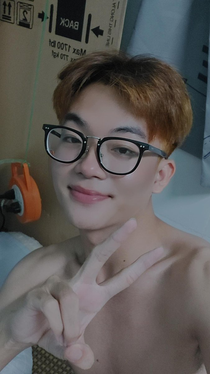 TrB33879347's tweet photo. Chói chưa https://t.co/XbnYbsTQgM