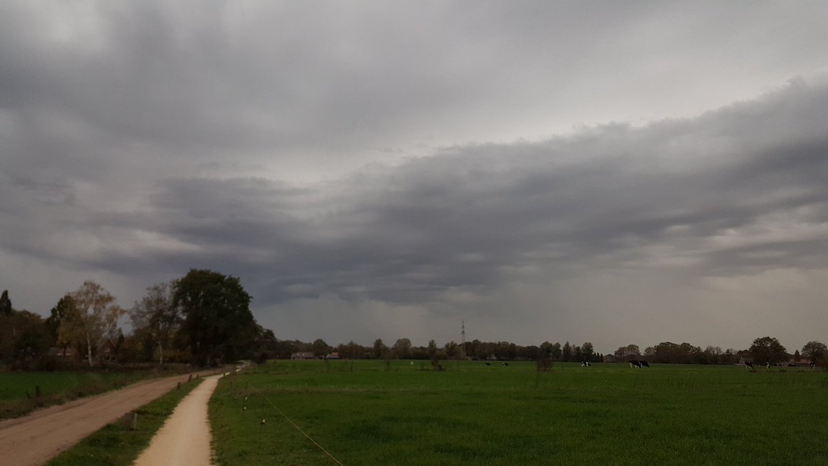 ALageschaar's tweet photo. Mooie #structuren in de #wolken met een bak #regen als gevolg #deurningen @TwenteChasers @Art_of_thunders @70_carina @Jetty1106 @StormchaserNL @BarryStemerdink @tonnymorsink @tddebrabander https://t.co/Ybj8OqJ8Ar