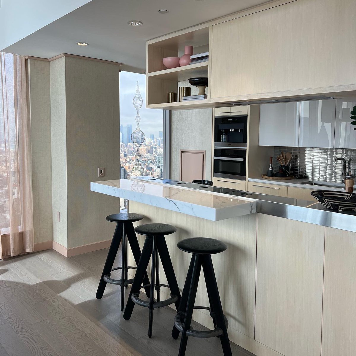ExtellMGMT's tweet photo. A peek inside the top selling condominium in 2022! π€©
One Manhattan Square is an 823-foot luxury glass tower located on the edge of New York Harbor on Manhattan's Lower East Side and boasts over 100,000 square feet of amenities.
#ExtellManagement #LoveWhereYouWork https://t.co/U4zlHNpZXH