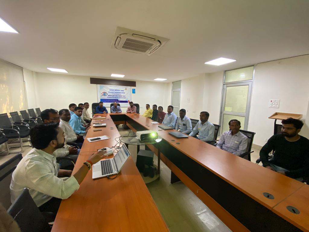BPCLSultanpur's tweet photo. Vigilance Awareness Week (VAW) 2022 is being celebrated in an enthusiastic manner across Sultanpur LPG Territory. Pledge and presentation    shared with distributor and their staff.#VAW2022 #VigilanceAwarenessWeek2022 @CVOBPCL @CVCIndia 
@BPCLimited 
@BPCLLPG 
@BpclStateLPGUP https://t.co/MWHRPx1wVJ