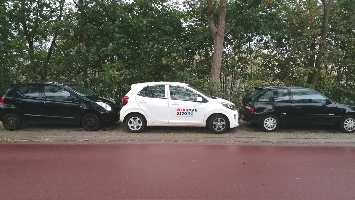 In #willemskwartier kunnen ze inparkeren! 17:30 uur, Tollensstraat #nijmegen.
Parkeervergunningen? 😂niet nodig, hier