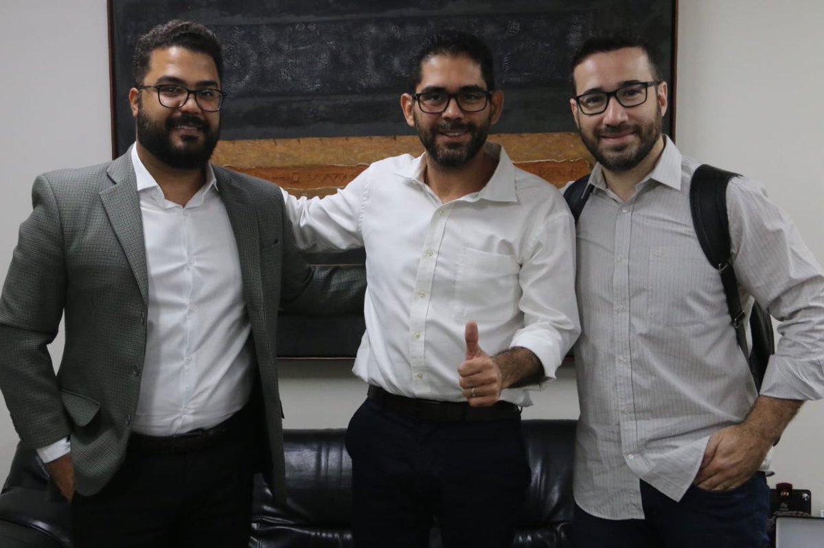 MaikellReis's tweet photo. Visita ao atual Vice-governador por Goiás! @Lincoln_Tejota 

Pauta relevante para nosso estado, uma primeira semente plantada para trazer benefícios aos nossos jovens! Esporte, assistencialismo, comunicação e inclusão digital caminham juntos! Em breve teremos novidades! 🔥🔝 https://t.co/3j5llEFosJ