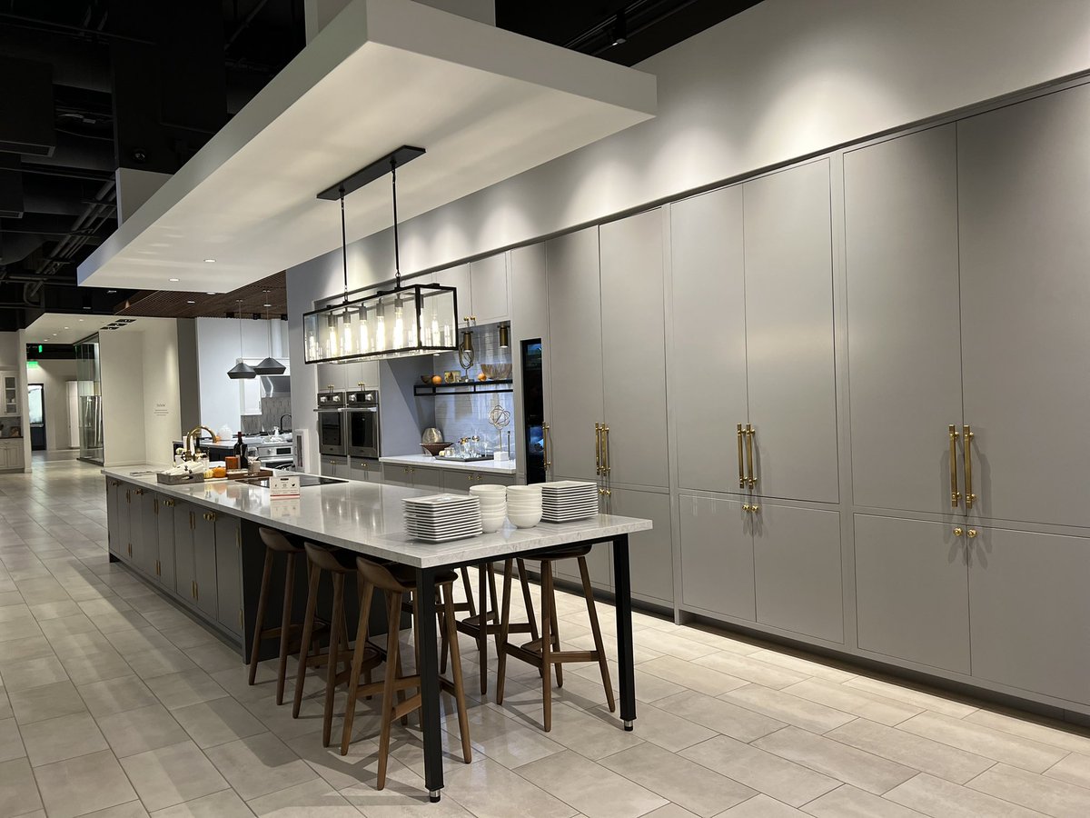 ToniSabStyle's tweet image. Stunning showroom @SKSappliances #sksnapaedc #kitchendesign