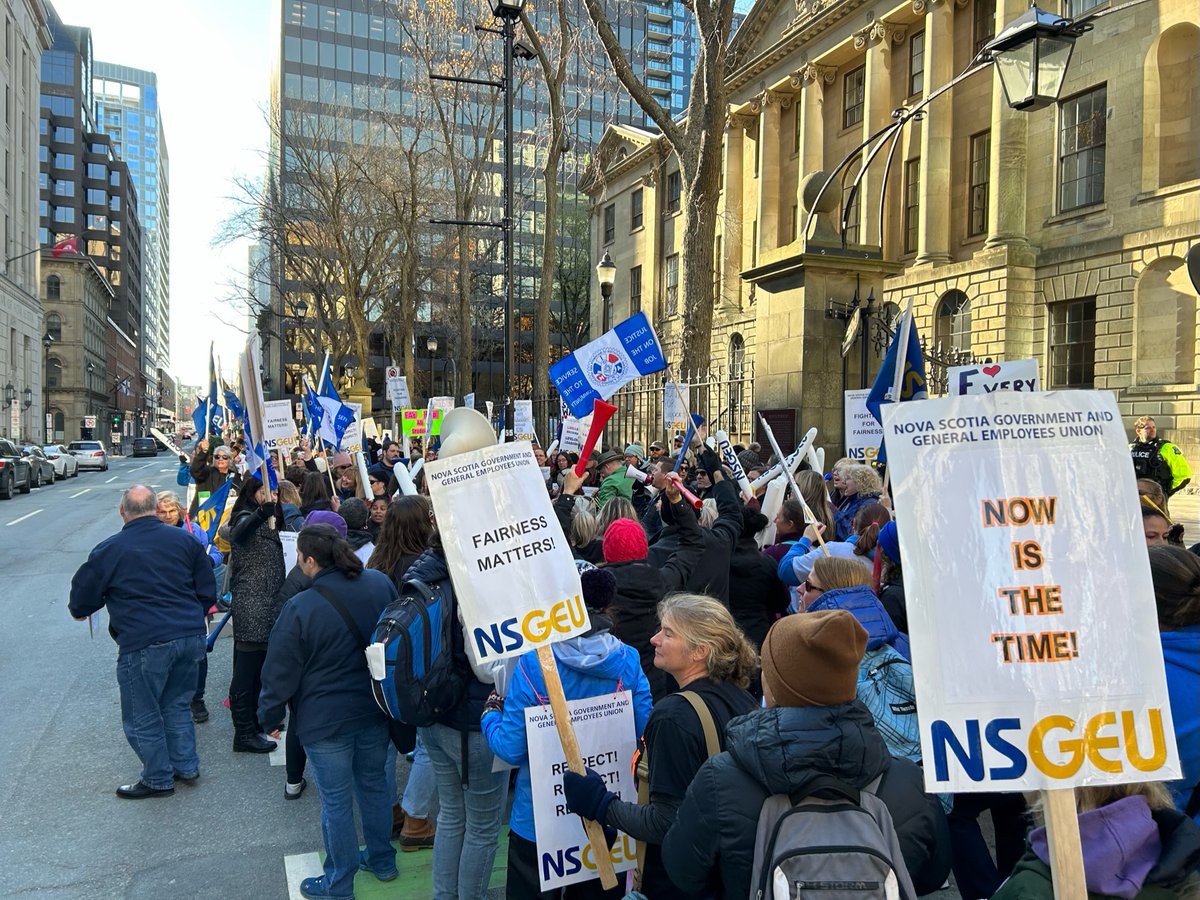 IAM2797's tweet photo. Fairness Matters! IAMAW LL2797 fully supports the striking members of NSGEU Locals 70 &amp; 73! #supportschoolsupport #iamaw #nsgeu https://t.co/F8IlNo7Ng0