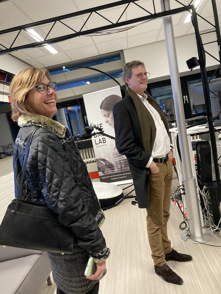 docmaarten's tweet image. #AdvMotLearn
Lab tour of @BMSLAB_UT!
- Experivan - mobile research
- VR and @TobiiTechnology eye tracking
- driving simulator
- @XsensDOT motion capture