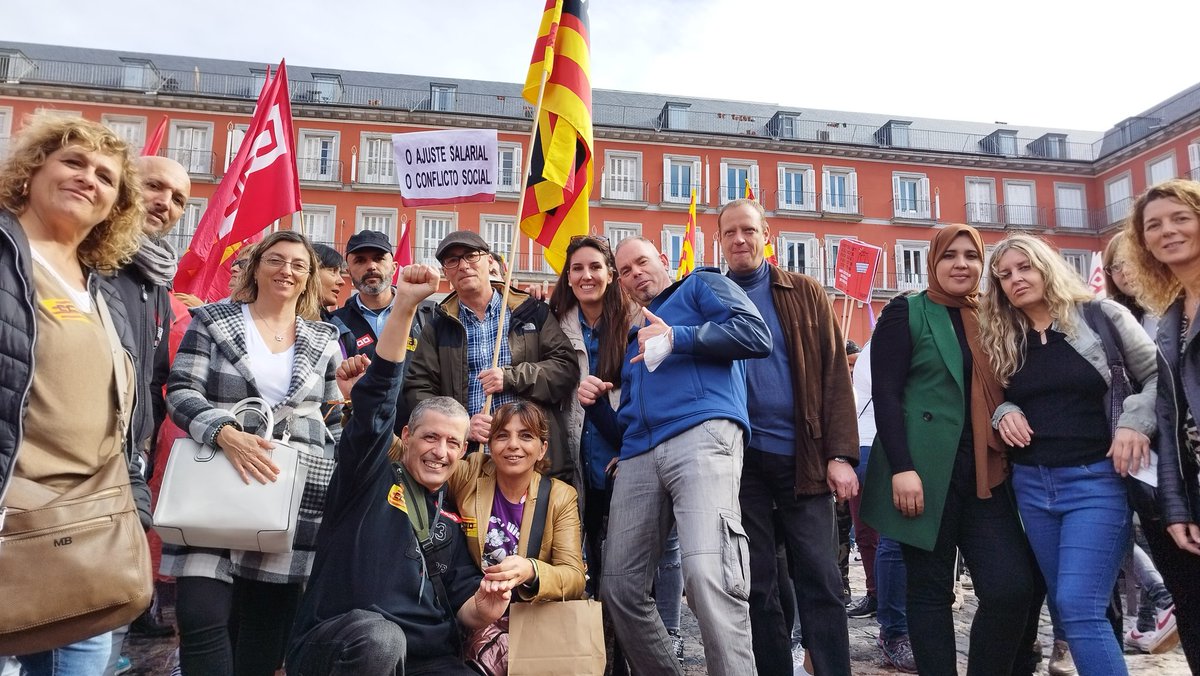 ccoogirona's tweet photo. Part de la delegació de @ccoogirona  en la concentració a #Madrid 
#SalariOConflicte 
#SalarioOConflicto 
#amblescosesdemenjarnosejuga
Amb les coses de menjar no es juga https://t.co/BIUSTeDkMJ