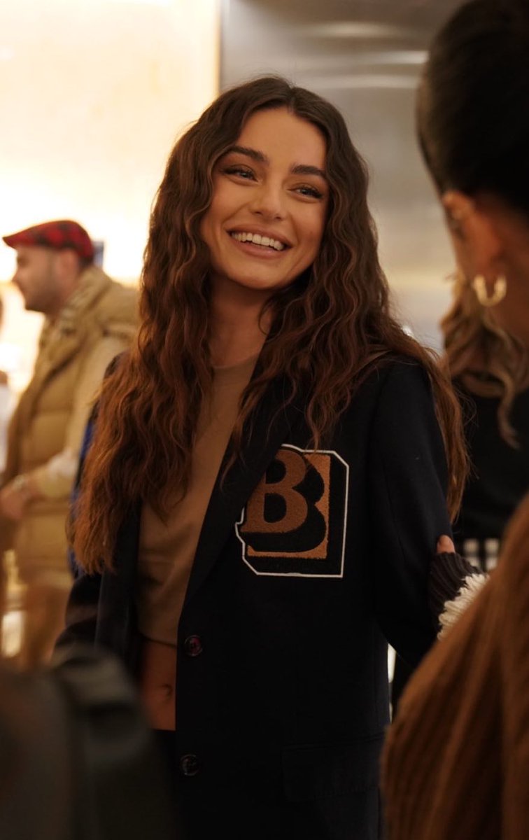 Senin gülüşünü yerim ayçaaam