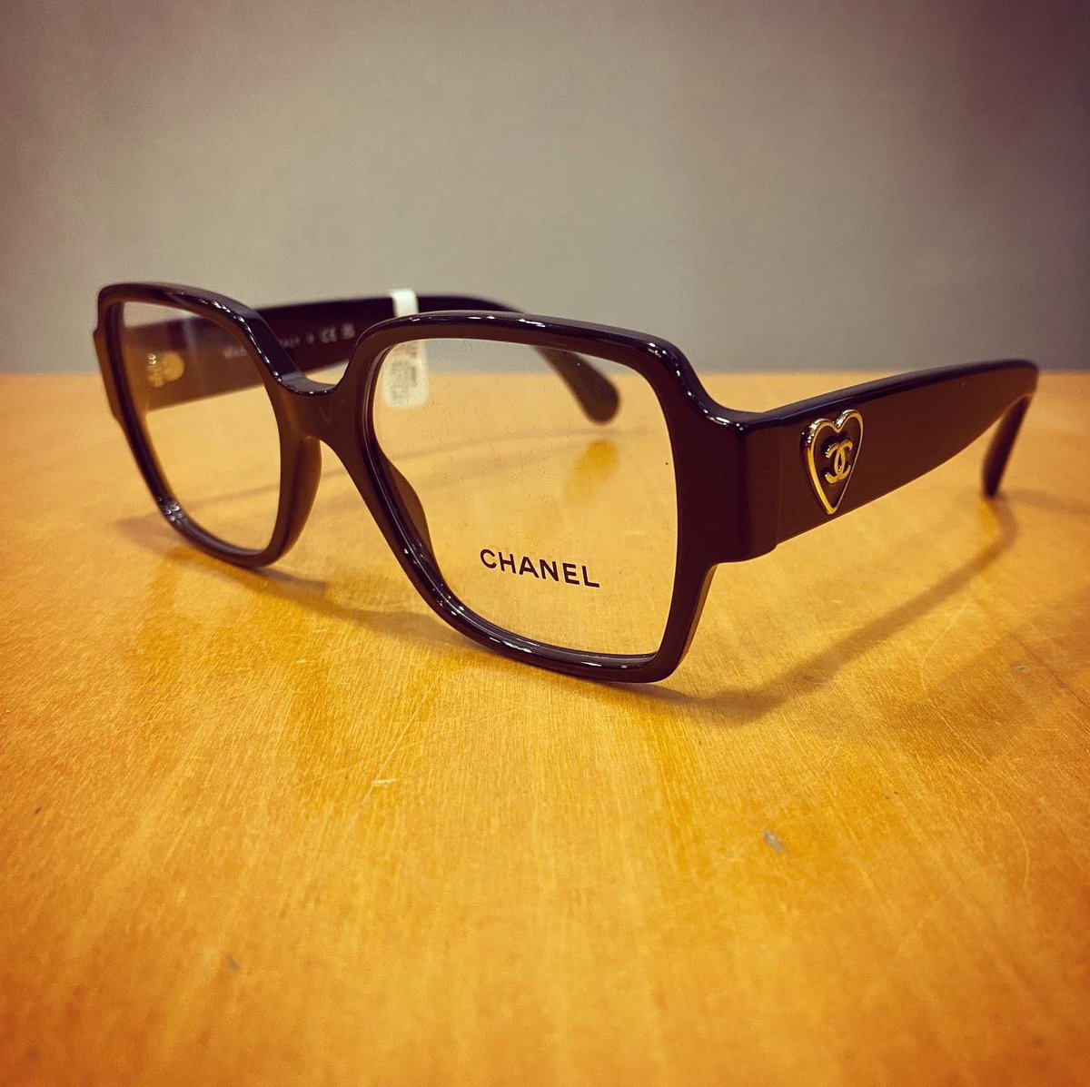 SilverbergOptic's tweet photo. Some fab new Chanel frames hitting the shop this week. The new collection is fabulous whether you want something finer and refined or bolder and chunkier.
#sosilverberg #silverbergopticians #chanel #chaneleyewear #liverpool #itsliverpool #liverpoollife https://t.co/rfaF2oCS3z