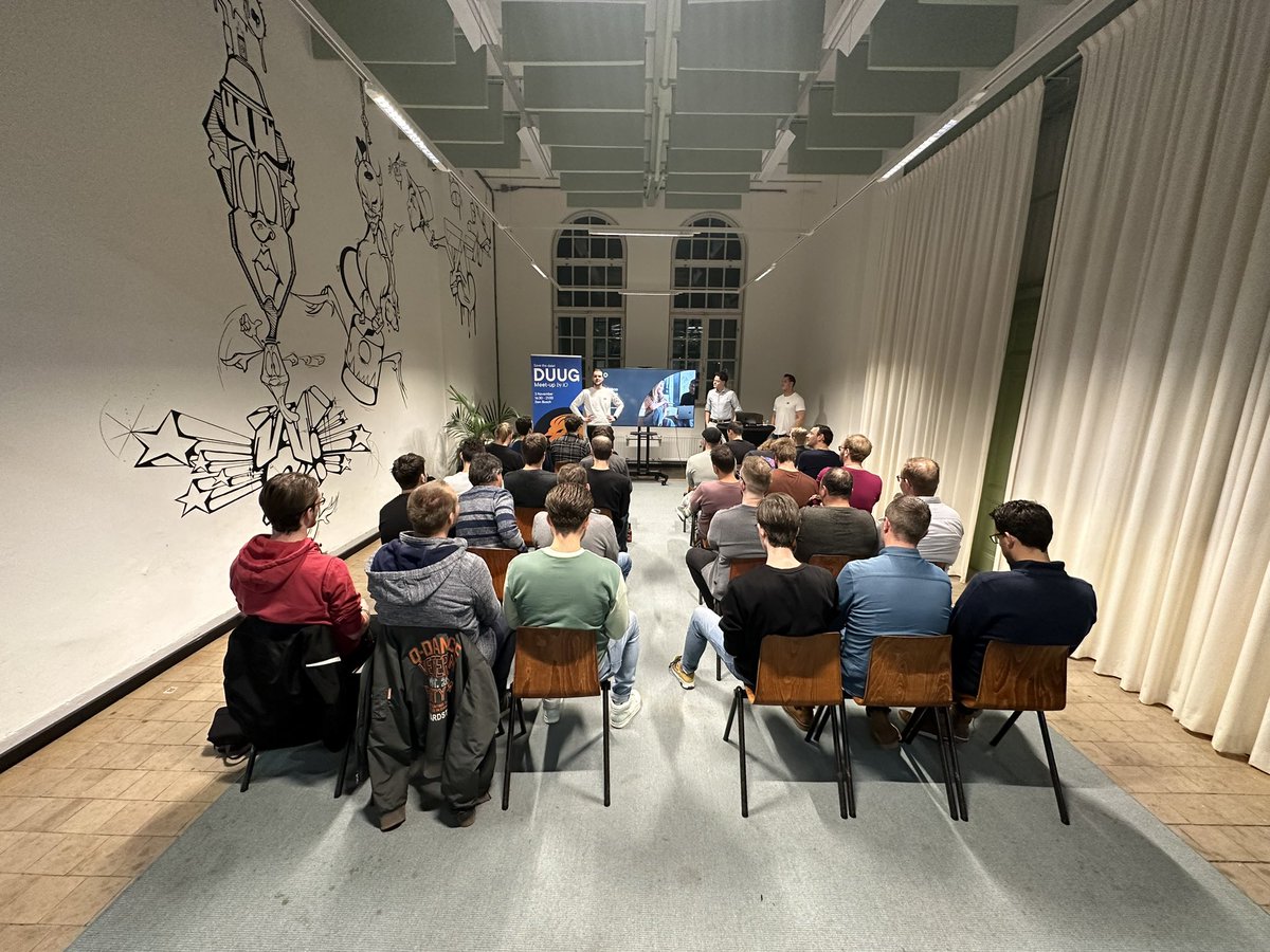 Full house! 🏡

#DUUG #Umbraco #headless #meetup #community